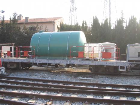Wagon-citerne en gare de triage à Miramas