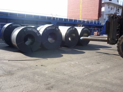 Bobines sur le quai de ArcelorMittal