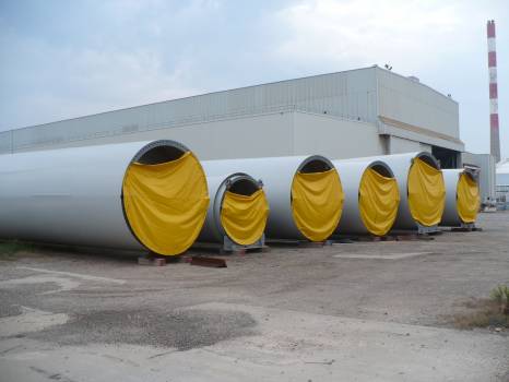 Déchargement de matériel à expertiser à Port Saint Louis du Rhône