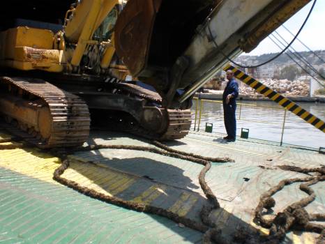 Engin en chargement à Toulon