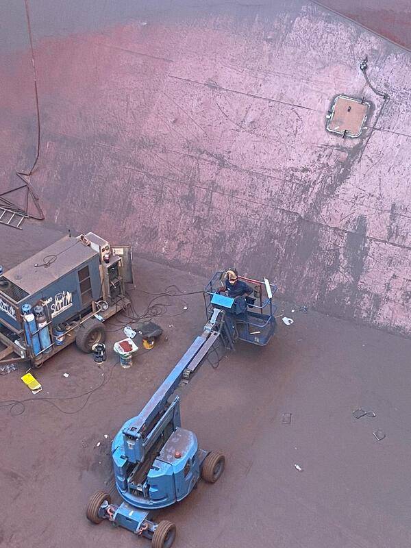 Expertise suite à un choc dans la cale d'un navire de commerce à Caronte dans les Bouches du Rhône