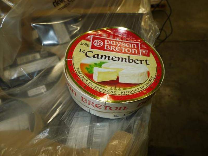 Dépotage et rempotage d'un conteneur contenant des produits laitier à Port Saint Louis dans la société LOGMAT