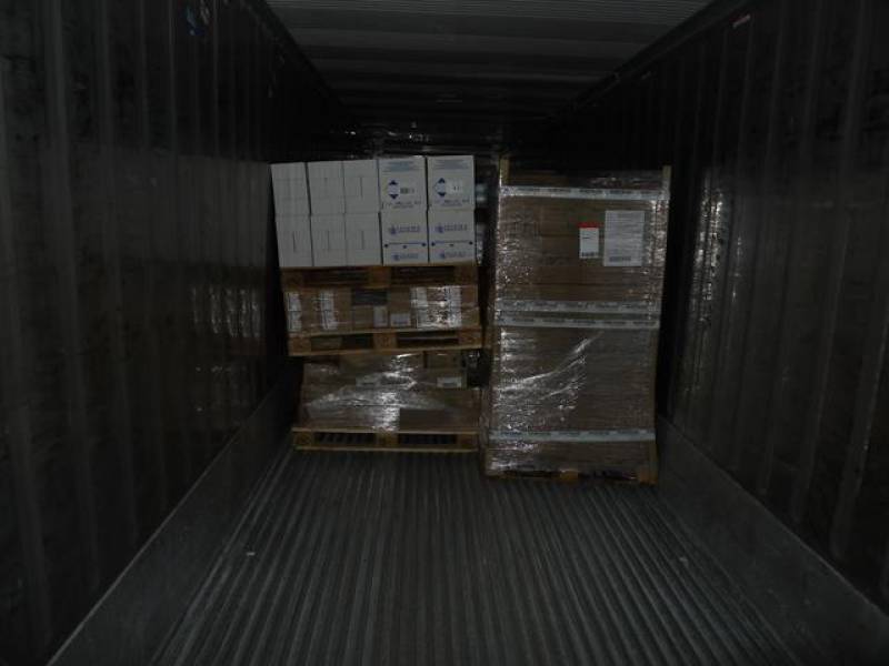 Dépotage et rempotage d'un conteneur contenant des produits laitier à Port Saint Louis dans la société LOGMAT