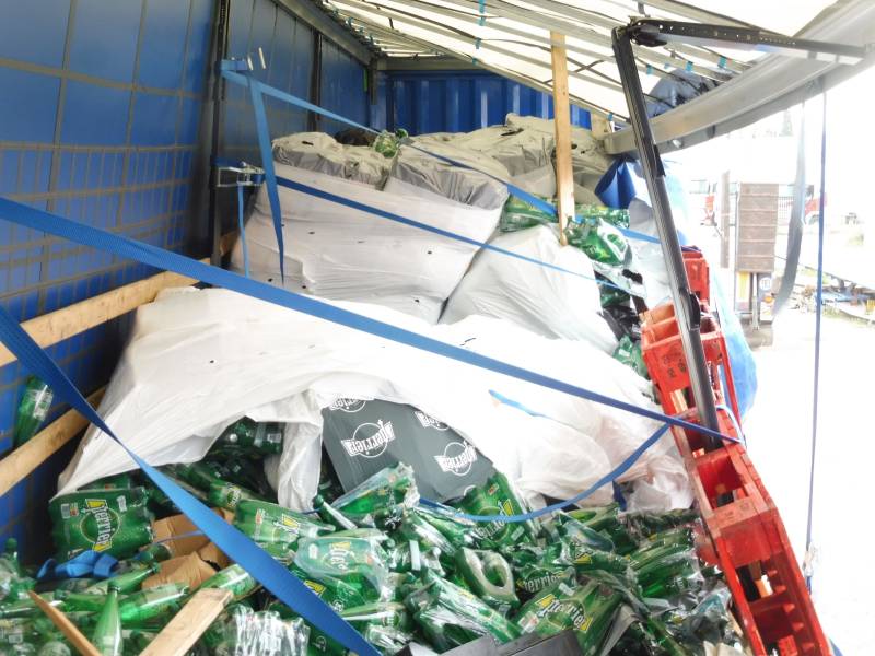 Expertise sur 26 palettes de bouteilles d'eau Perrier à Fos sur Mer dans les bouches du Rhône