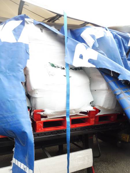 Expertise sur 26 palettes de bouteilles d'eau Perrier à Fos sur Mer dans les bouches du Rhône