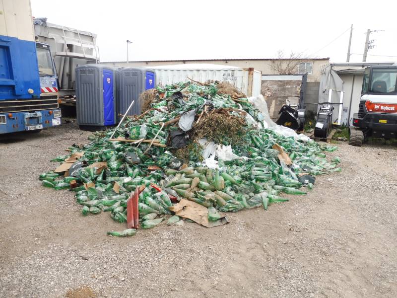 Expertise sur 26 palettes de bouteilles d'eau Perrier à Fos sur Mer dans les bouches du Rhône