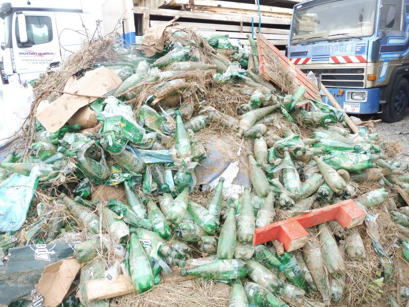 Expertise sur 26 palettes de bouteilles d'eau Perrier à Fos sur Mer dans les bouches du Rhône