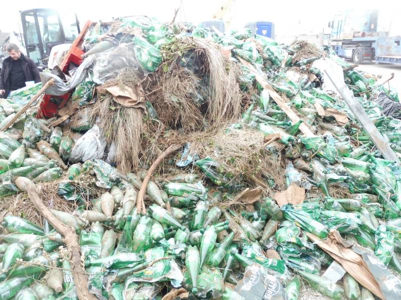 Expertise sur 26 palettes de bouteilles d'eau Perrier à Fos sur Mer dans les bouches du Rhône