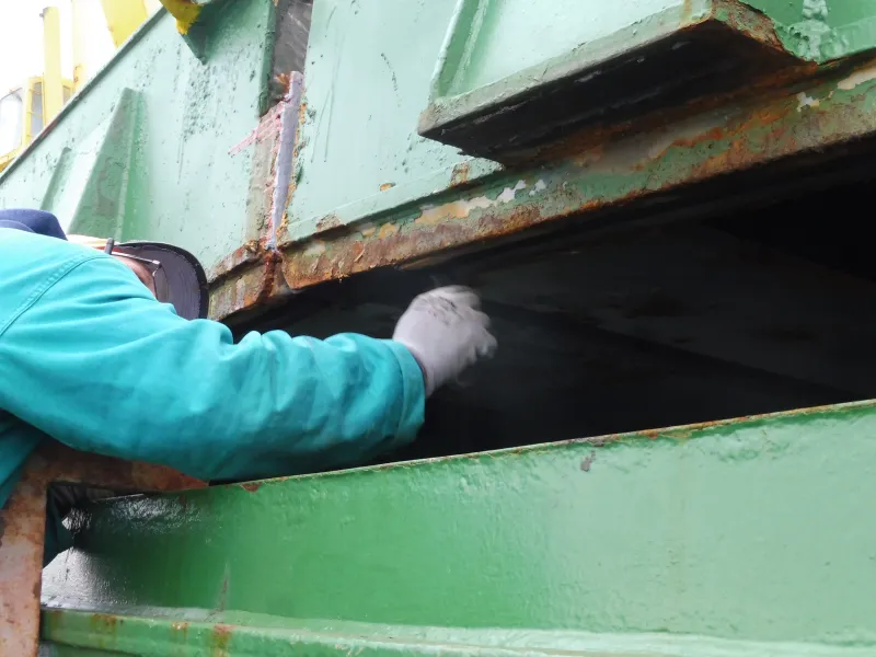 Mcl Surveys est capable de réaliser un test ultrason sur des panneaux de cales de navire / bateau.