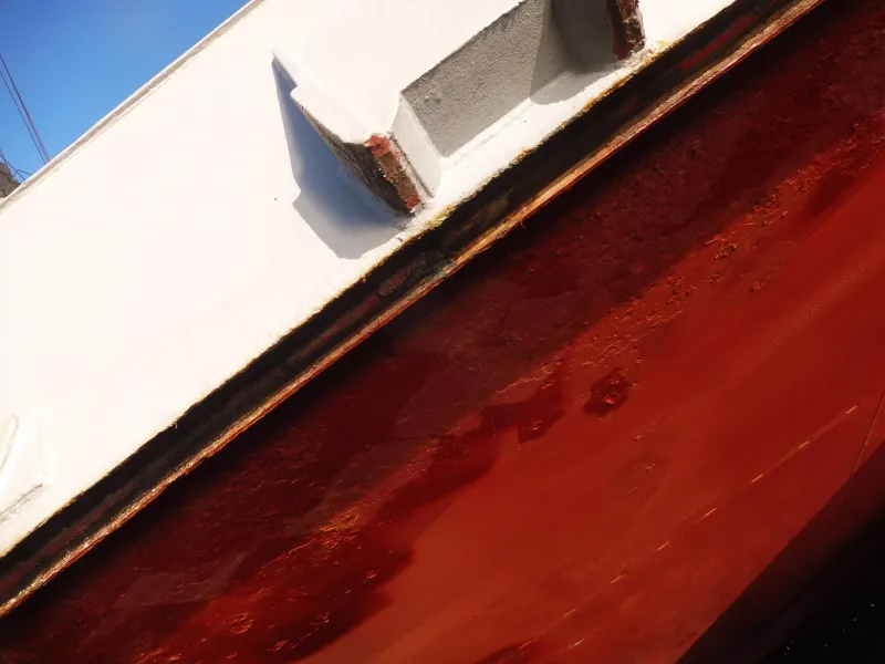 Mcl Surveys est capable de réaliser un test ultrason sur des panneaux de cales de navire / bateau.